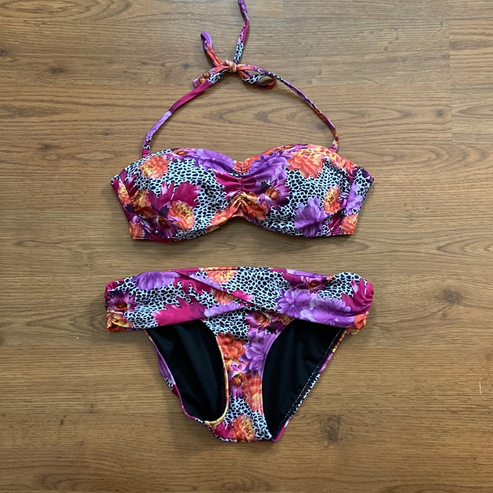 La vie en rose floral pattern bikini top and bottom